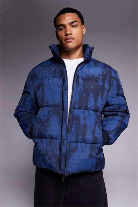 Куртка Oshin с высоким воротником, утеплённая, с камуфляжным принтом артикул 148408369