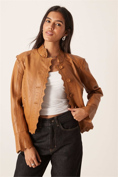 Короткая кожаная куртка с волнистым краем артикул 150365741