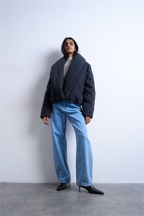 Пуховик с меховой отделкой артикул 146958776