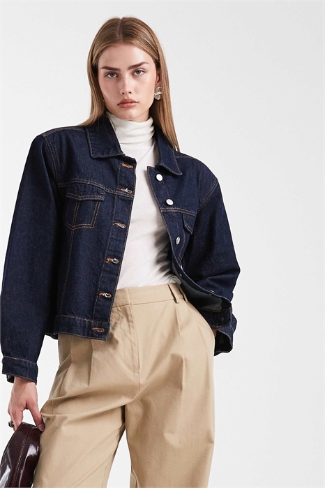 Джинсовая куртка прямого кроя с плечевыми накладками артикул 150342913