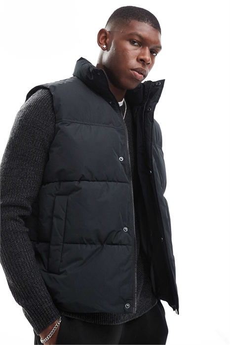 Жилет-пуховик артикул 135376748