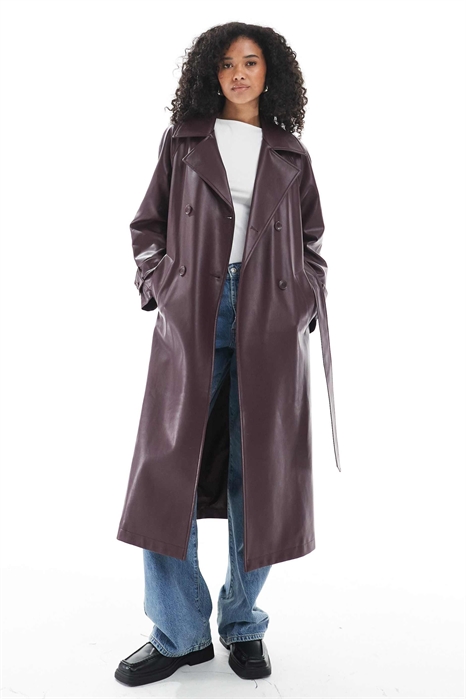 Тренч из полиуретана бордового цвета артикул 150146325