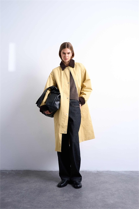 Рубашка-шэкет с контрастным воротником и удлиненным кроем артикул 142430289