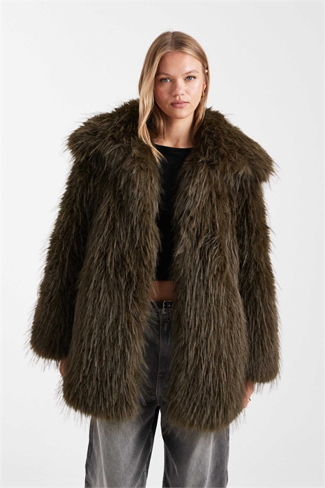 Искусственная меховая шуба оливкового цвета артикул 148661151