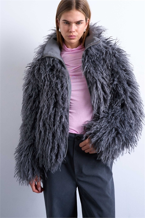 Бомбер из монгольского искусственного меха с воротником-воронкой на молнии артикул 149962293