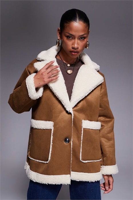 Оверсайз-куртка из меховой ткани «борг» с замшевым воротником и карманами спереди, модель из Мэрисвилля артикул 149759687