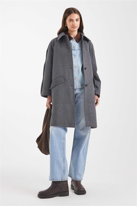 Пальто средней длины с стеганой подкладкой цвета угольно-меланжевого артикул 142042966