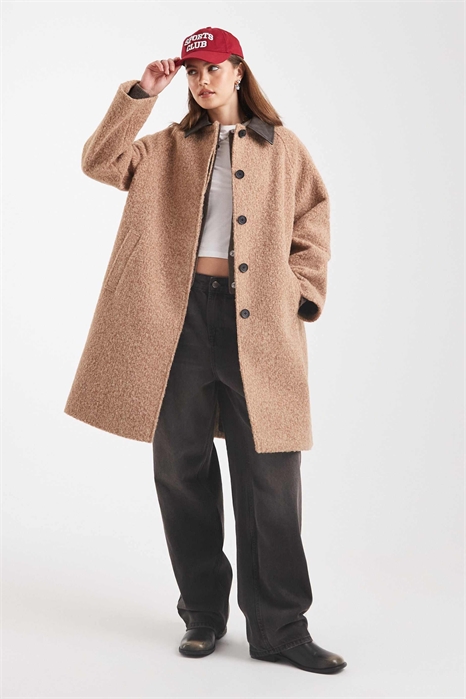 Пальто средней длины из ворсованной ткани с контрастным воротником артикул 142042978