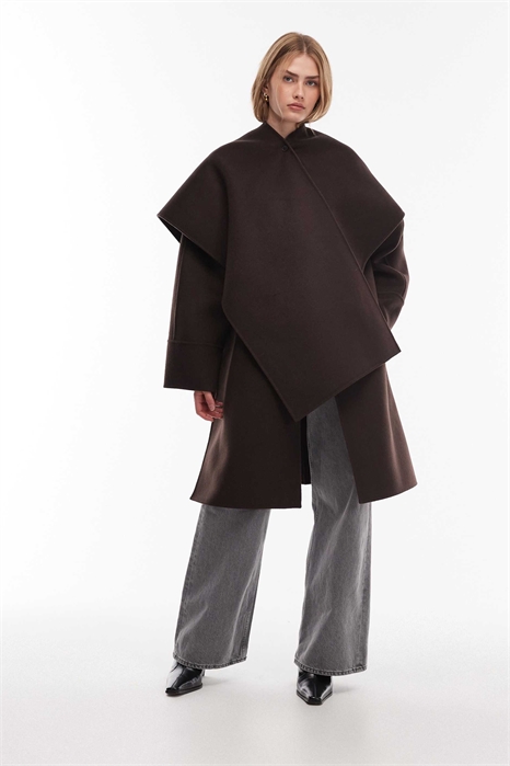 Роскошное шерстяное пальто средней длины со съемным шарфом артикул 151304620