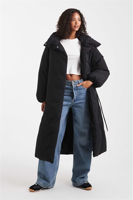 Пуховик с удлиненным кроем и воротником-воронкой артикул 142324126