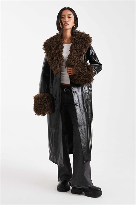 Тренч из винила с отделкой из искусственного меха артикул 148416761