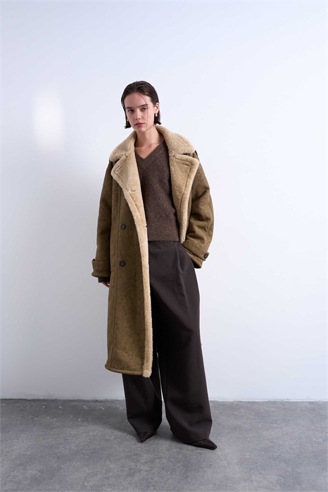 Классическое пальто из овчины с длинным покроем артикул 142430281