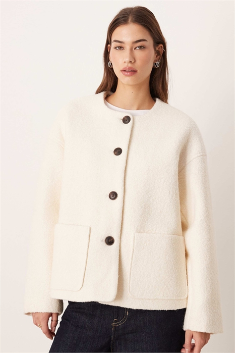 Короткий жакет премиум-класса из смешанной шерсти с фактурной поверхностью и застежкой на пуговицы артикул 148886638