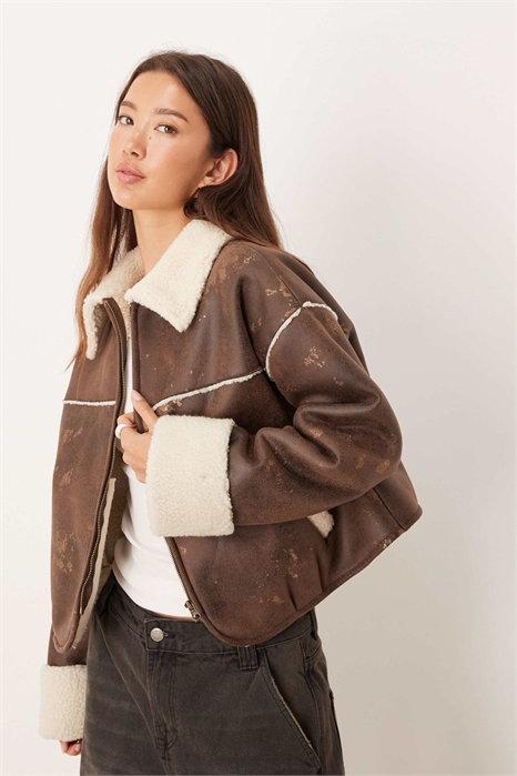 Укороченная куртка из флиса с застежкой-молнией и накладными карманами артикул 144767808