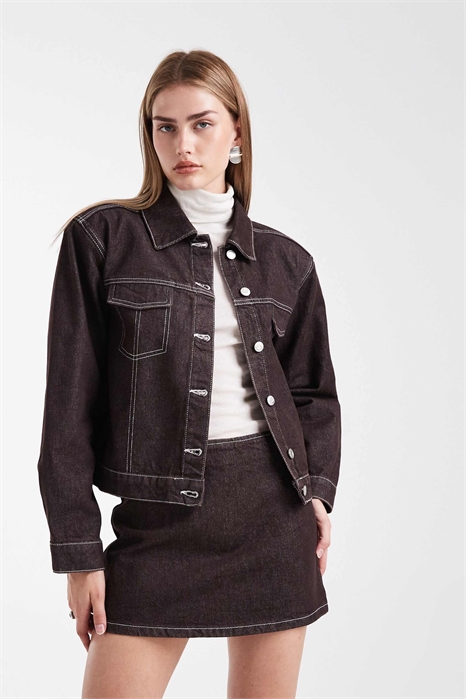 Джинсовая куртка прямого кроя с плечевыми накладками темно-коричневого цвета артикул 150497518