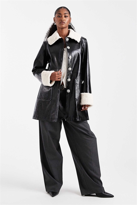 Пальто из искусственной кожи с контрастным воротником артикул 143260992