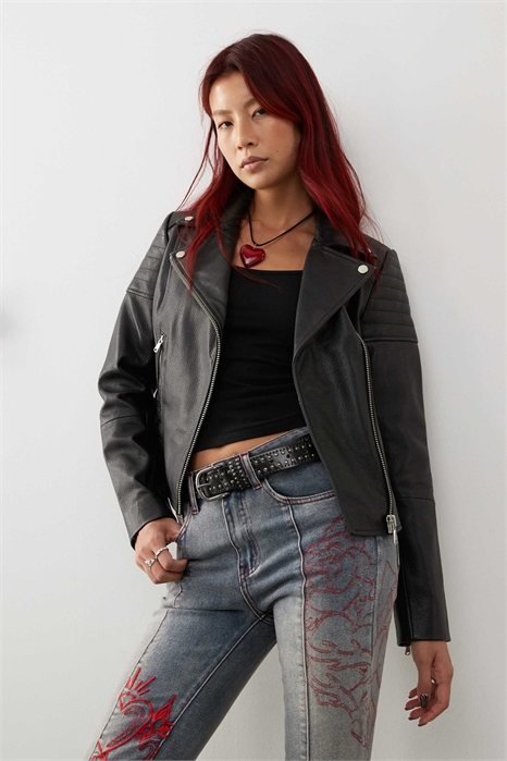 Кожаная куртка-косуха с фактурной поверхностью артикул 139200541