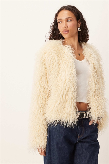 Короткая куртка из искусственного меха монгольского типа без воротника артикул 148253153