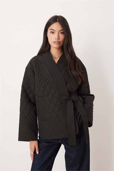 Стеганая куртка с завязками по бокам артикул 149138136