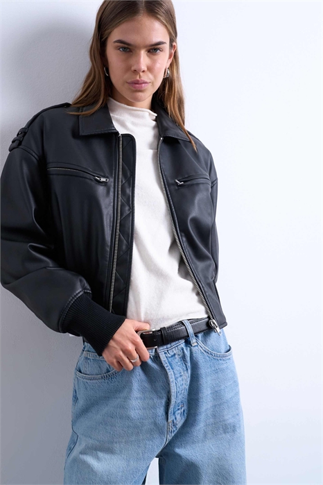 Бомбер с рукавами овальной формы из искусственной кожи артикул 147897927