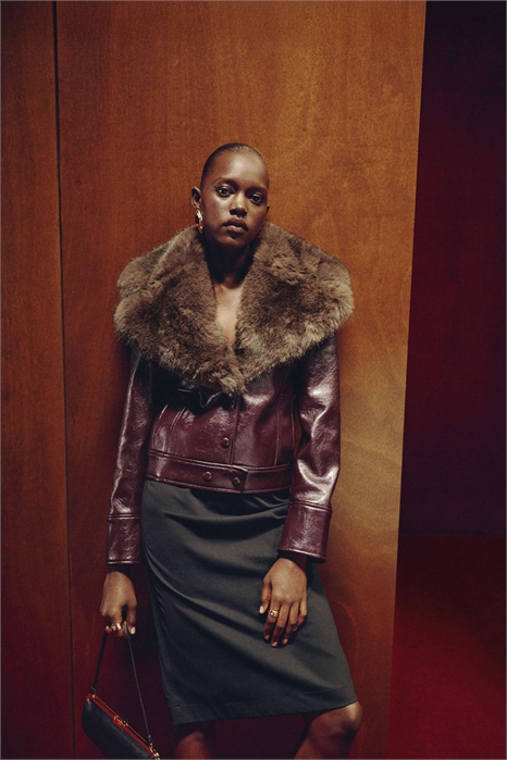 Короткая куртка из искусственной кожи с воротником из искусственного меха артикул 153669093