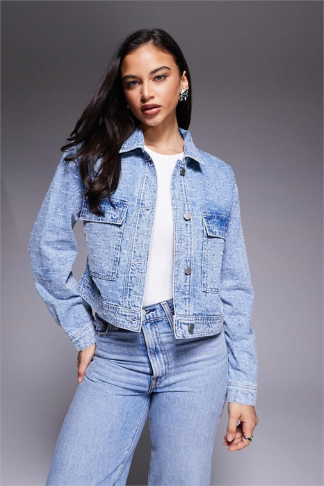 Джинсовая куртка с эффектом потертости и стразами артикул 149728678