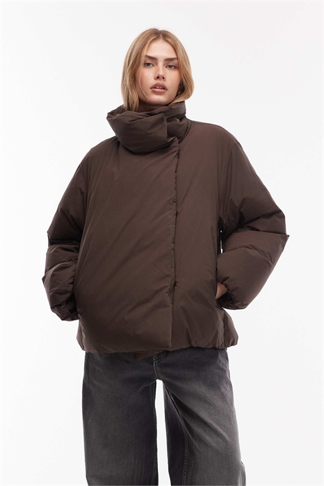 Пуховик из пуха с аккуратной стежкой артикул 151304583