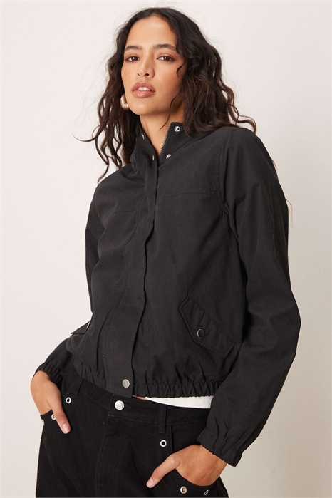 Куртка с капюшоном черного цвета артикул 140859900