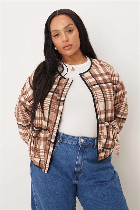 ASOS DESIGN Curve: стеганая куртка с карманом в виде бантика артикул 149429671