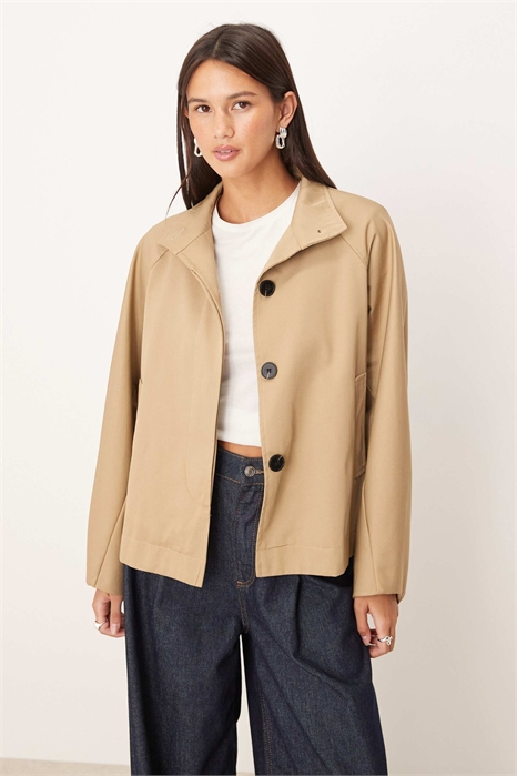 Тренч бежевого цвета в стиле плаща с капюшоном артикул 150985810