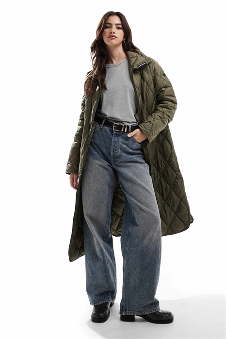 Удлиненная стеганая куртка-подкладка зеленого цвета артикул 139596161