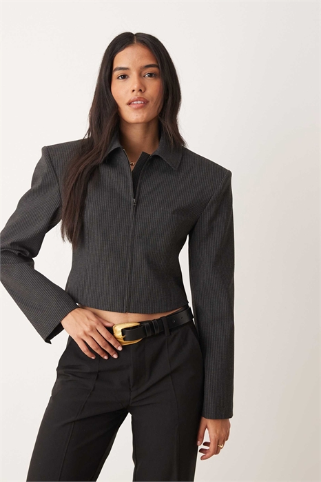 Куртка с застежкой-молнией по всей длине и зауженным кроем артикул 153055593