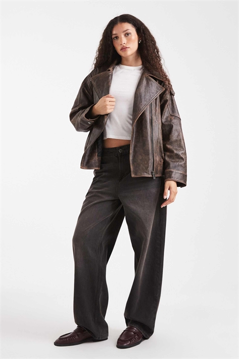 Кожаная байкерская куртка свободного кроя с эффектом «вымытого» и стеганой подкладкой артикул 148660999