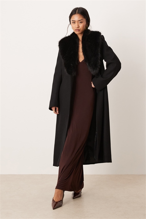 Пальто классического кроя из смешанной шерсти с воротником из искусственного меха артикул 154056011