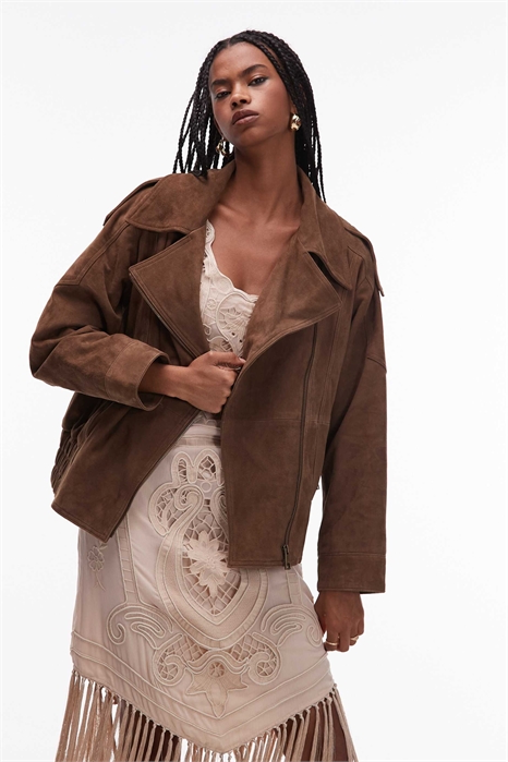 Кожаная куртка-косуха из натуральной замши с стеганой подкладкой артикул 143081243