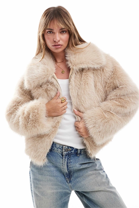 Бомбер из искусственного меха с воротником артикул 134901827