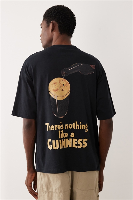 Футболка свободного кроя с принтом Guinness артикул 154746249