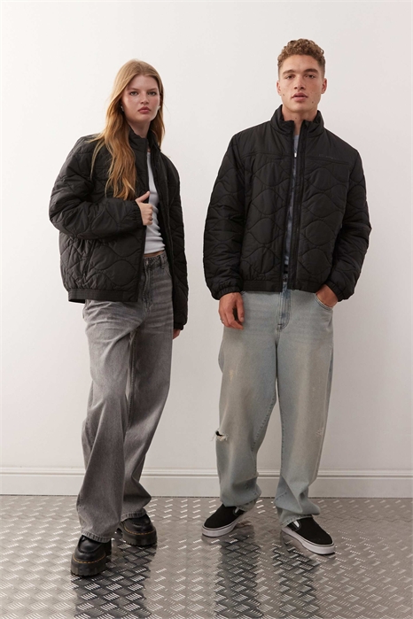 Унисекс куртка с полной застежкой-молнией и утеплителем, черного цвета артикул 147663756