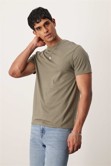 Футболка с круглым вырезом из плотной ткани артикул 149385535