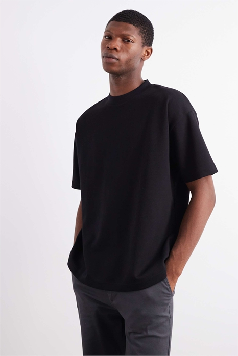 Объемная футболка свободного кроя артикул 149384849