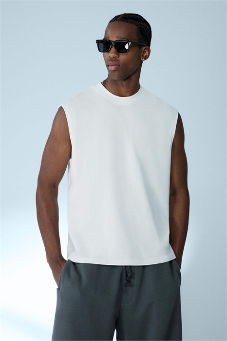 Простая майка без рукавов артикул 155054945