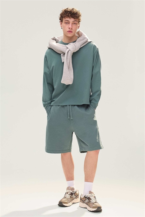 Базовые флисовые шорты-бермуды черного цвета артикул 156278866