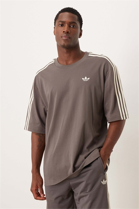 Футболка с тремя полосками артикул 149627240