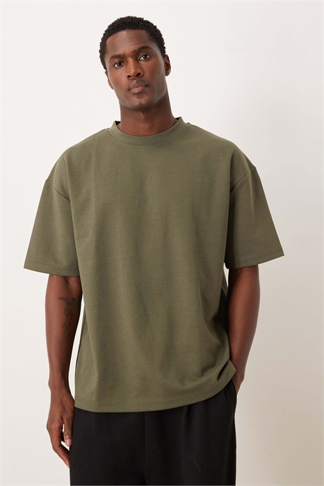 Объемная футболка свободного кроя артикул 149518507