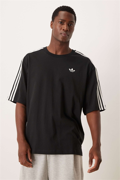 Футболка оверсайз с тремя полосками артикул 149627195