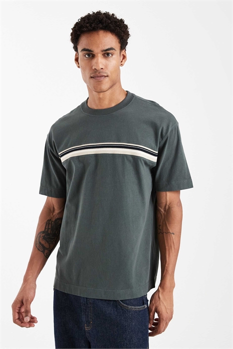 Т-шотка свободного кроя с полосками на груди из плотной ткани артикул 154774133