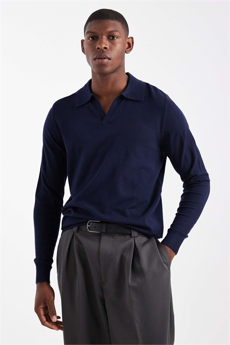 Свитер с вырезом на груди артикул 151187326