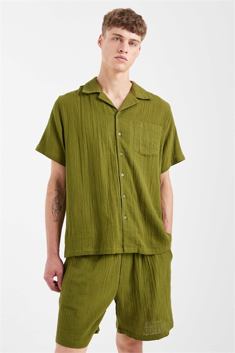 Пляжный комплект из шорт зеленого цвета артикул 152630721