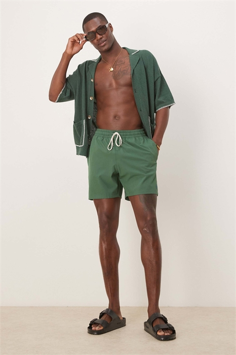 Плавательные шорты с логотипом в виде значка путешественника, средне-зеленые артикул 144766561