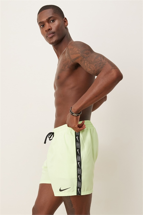 Плавательные шорты Nike Lap 5 inch Volley с логотипом, желтого цвета артикул 141105270